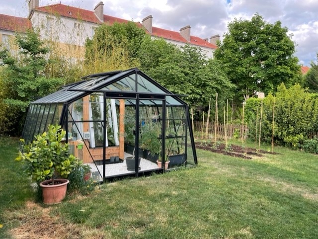 Serre dans un jardin à Dijon