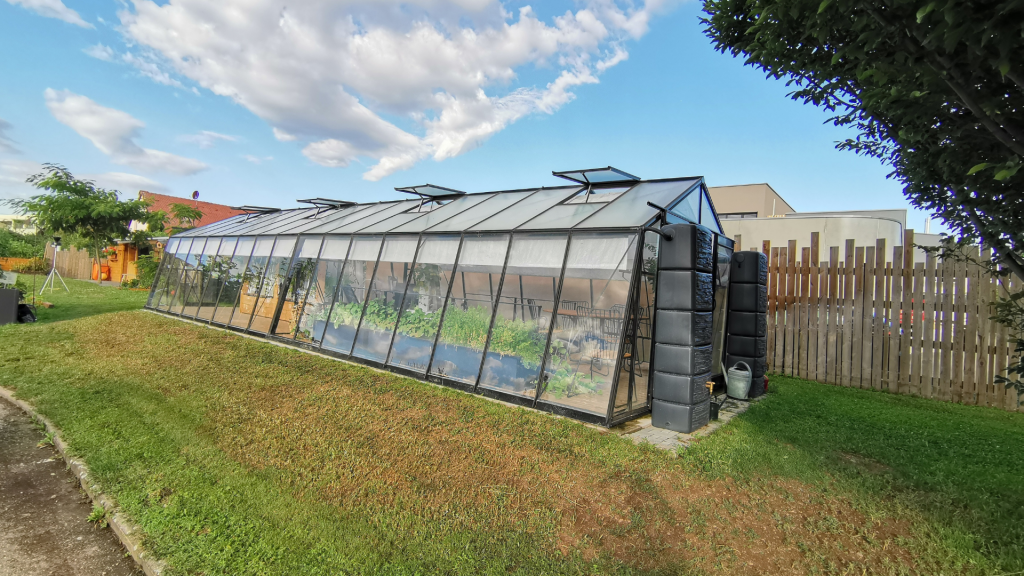Double greenhouse installed on the premises of the company Graines Voltz